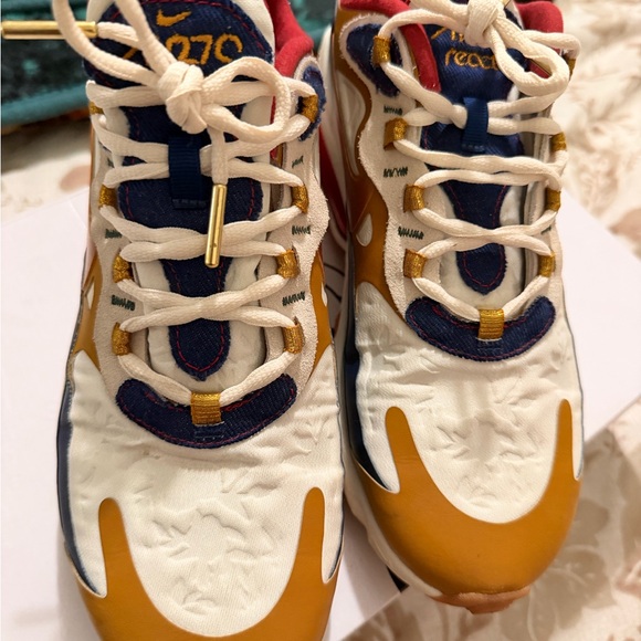 Women’s Nike Air Max 270 React - Picture 3 of 7